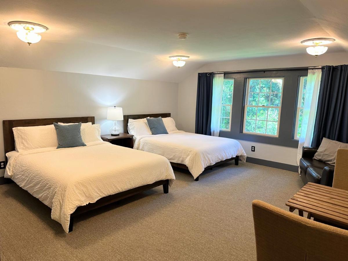 Westfir Lodge & Mountain Market Oakridge Екстериор снимка