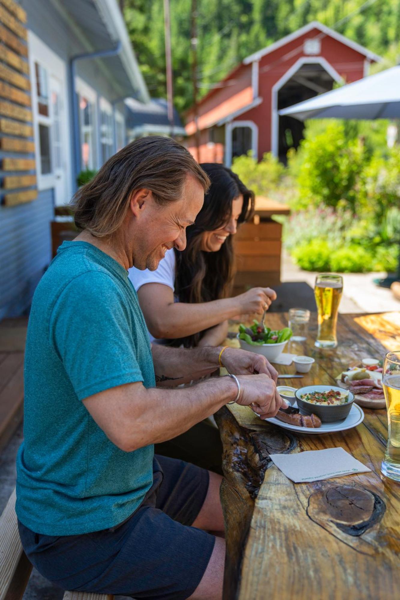 Westfir Lodge & Mountain Market Oakridge Екстериор снимка